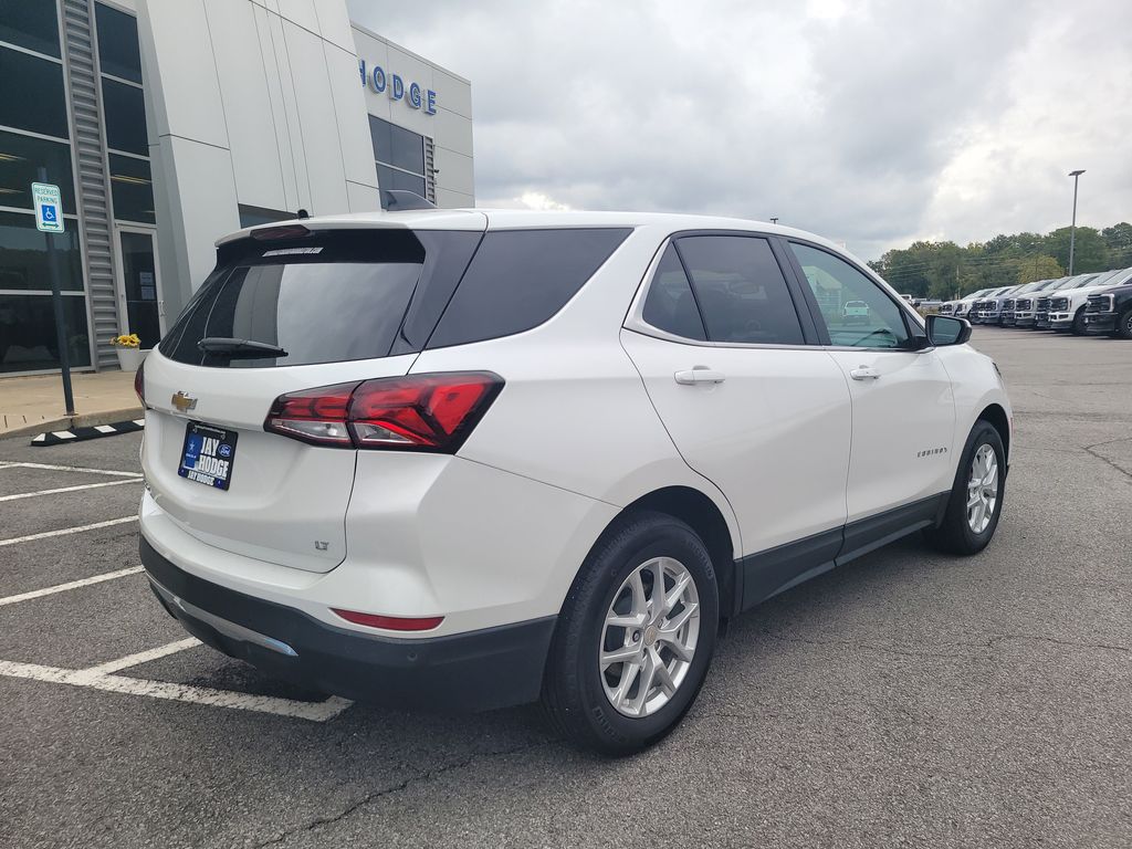 2024 Chevrolet Equinox LT photo 3