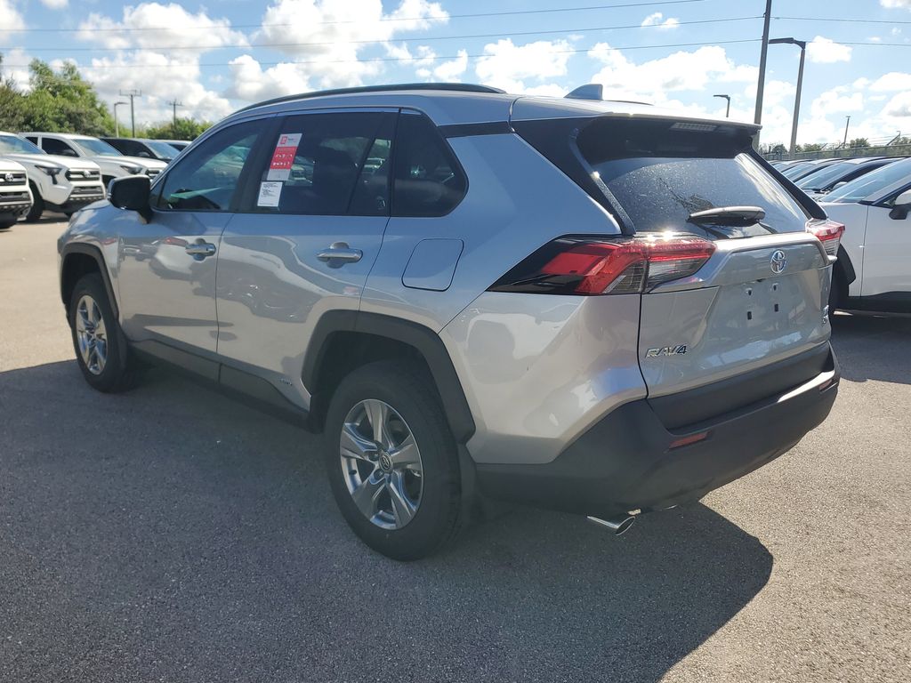 2025 Toyota RAV4 Hybrid XLE photo 6