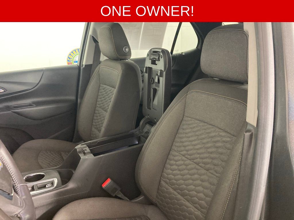 2019 Chevrolet Equinox LT photo 2