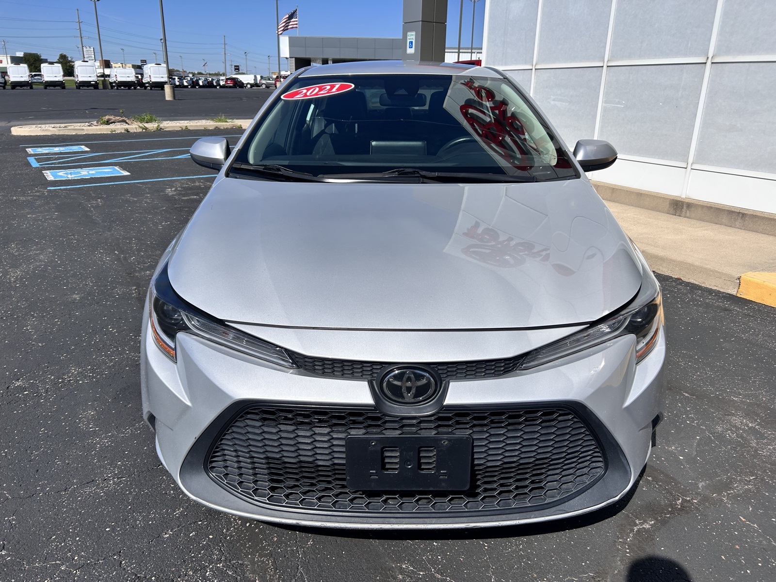 2021 Toyota Corolla LE photo 3