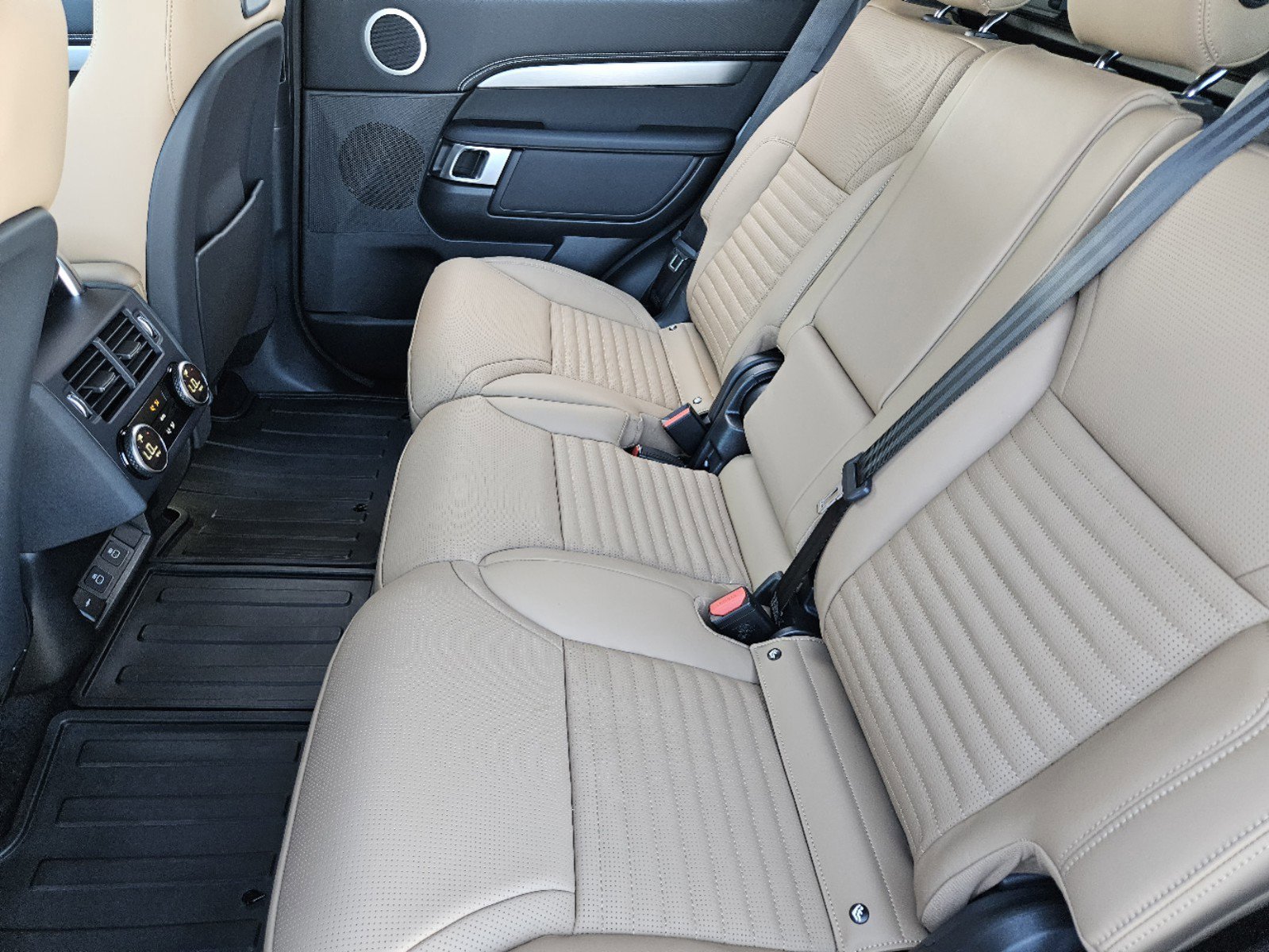 2025 Land Rover Discovery SE photo 20