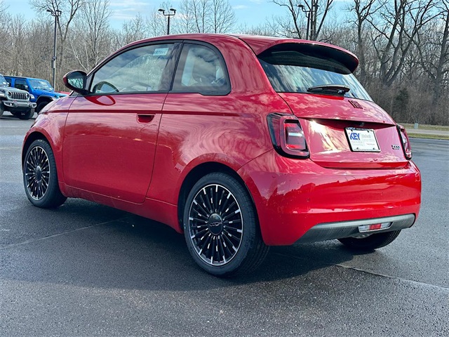 2024 Fiat 500e Red photo 5