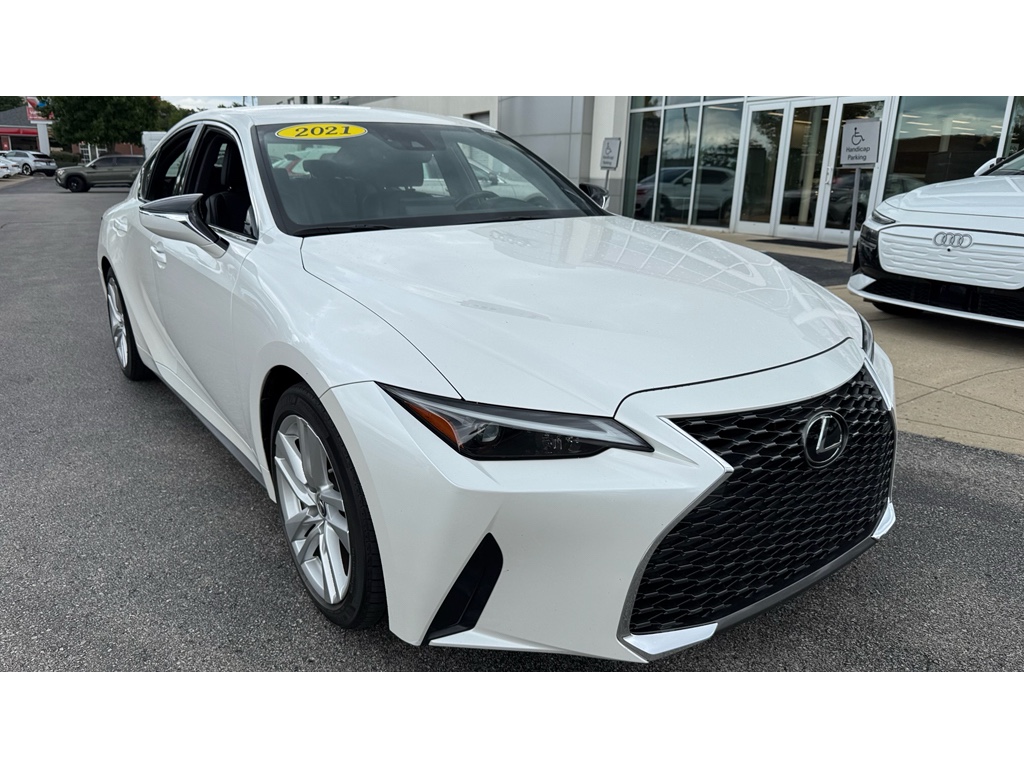 2021 Lexus IS 300 photo 2