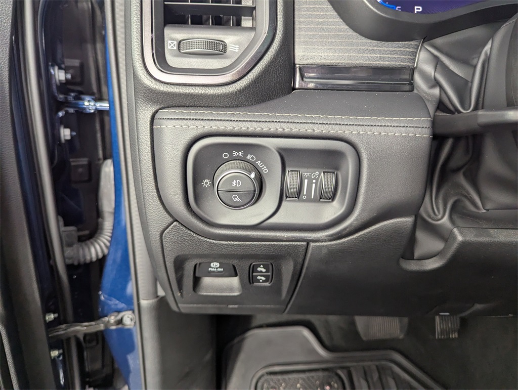 2023 Ram 1500 Limited Night Edition photo 17