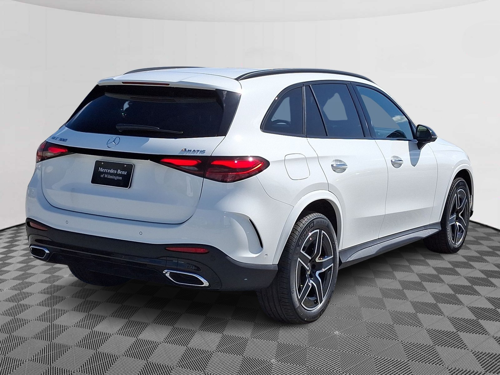 2025 Mercedes Benz GLC 300 4MATIC photo 4