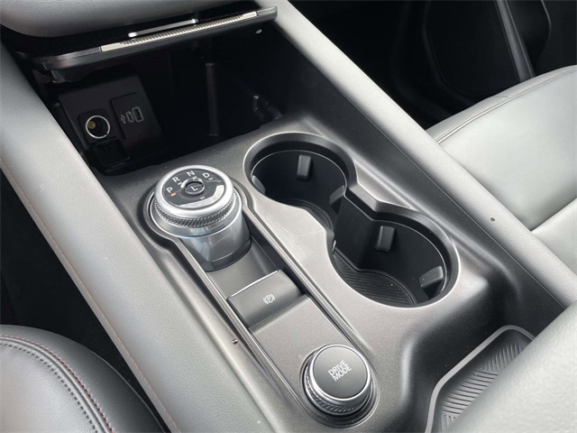 2025 Ford Explorer photo 14