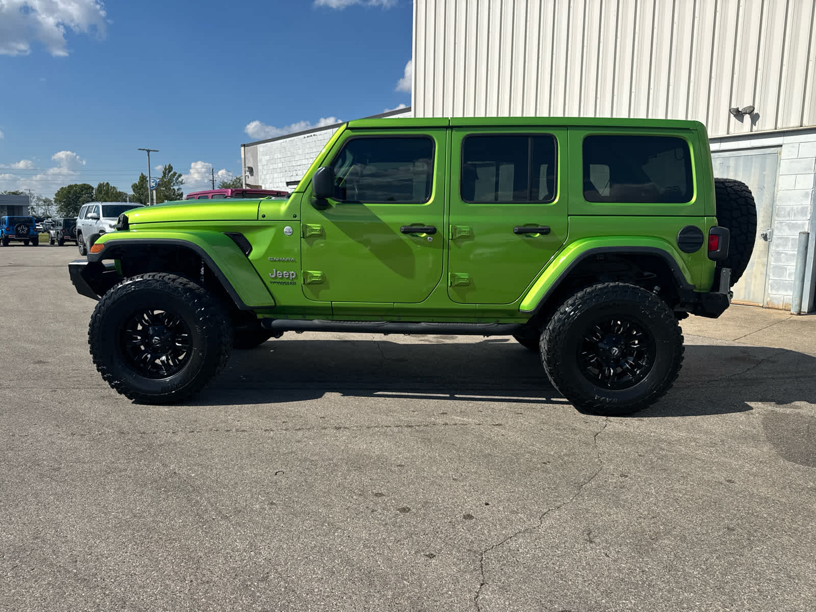 2019 Jeep Wrangler Unlimited Sahara photo 2