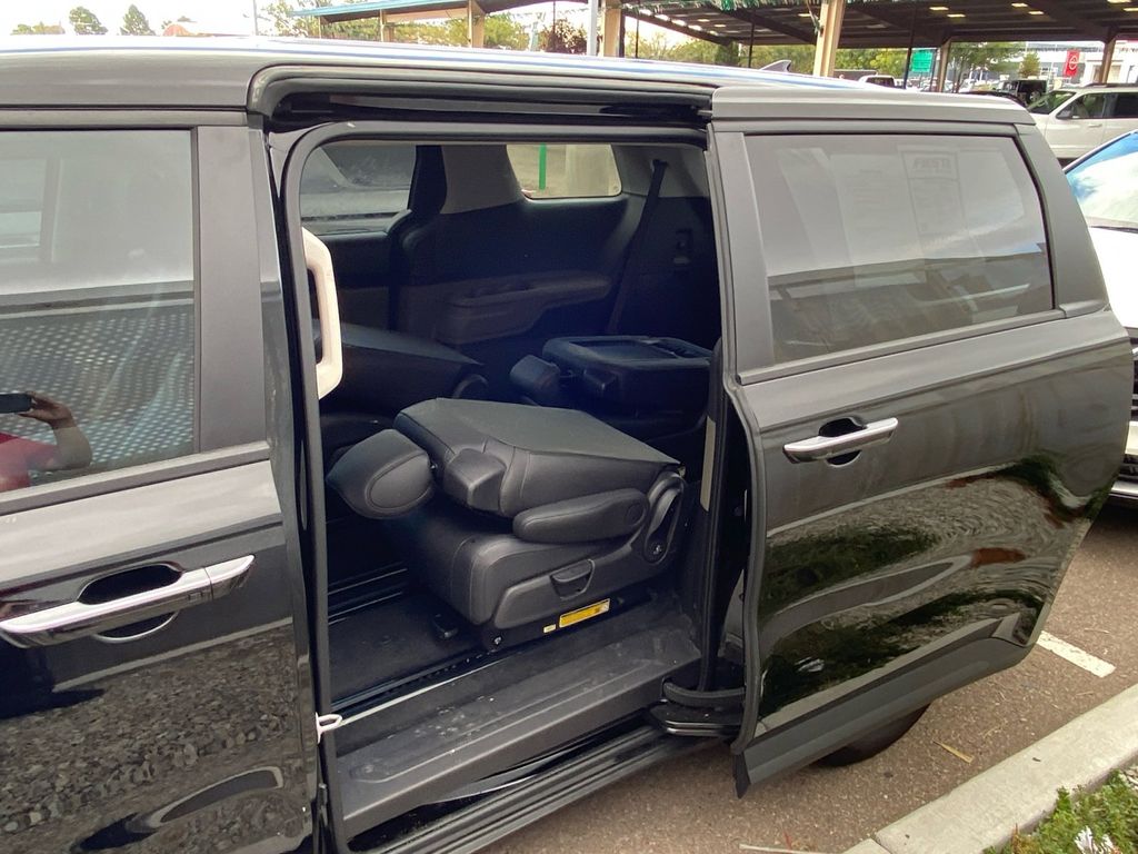 2025 Kia Carnival LXS photo 20