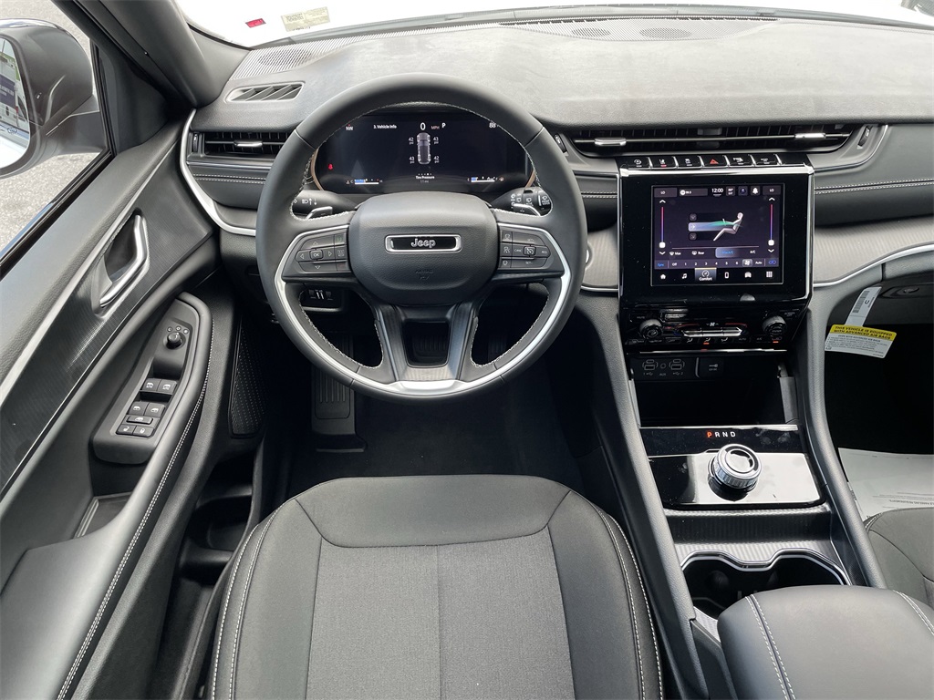 2025 Jeep Grand Cherokee Laredo X photo 9