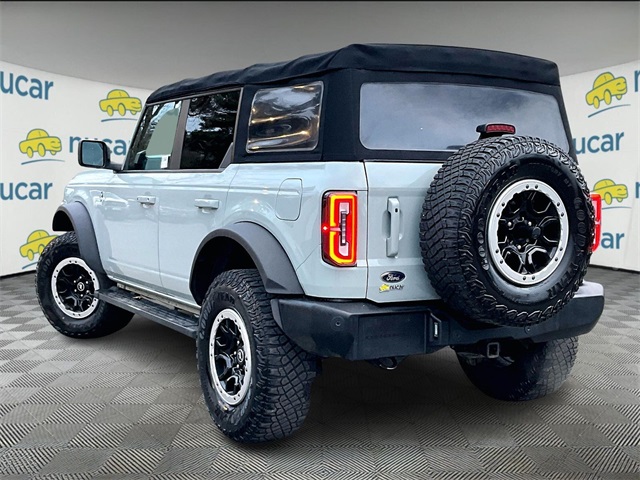 2022 Ford Bronco Outer Banks photo 2
