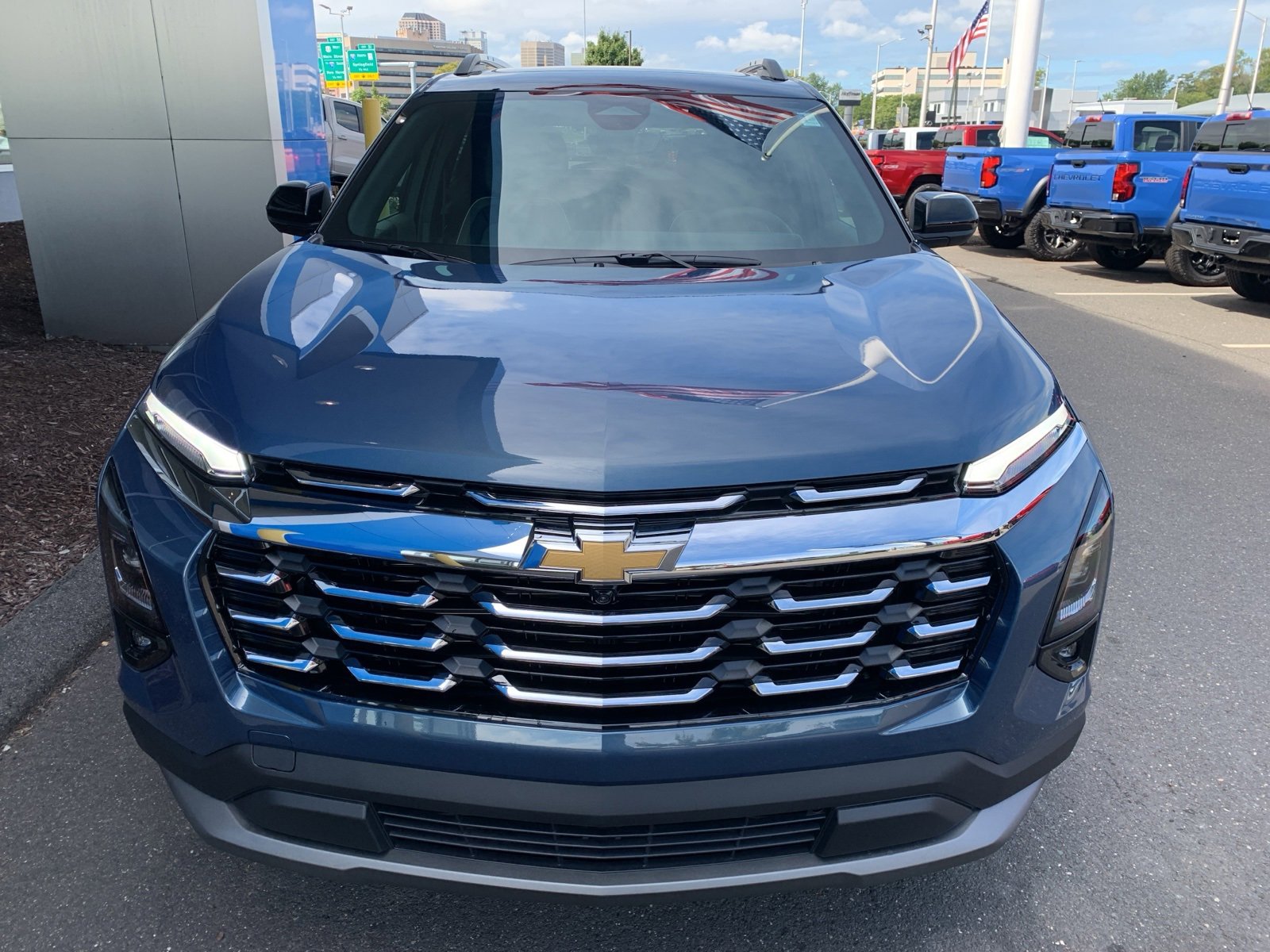 2026 Chevrolet Equinox LT photo 2