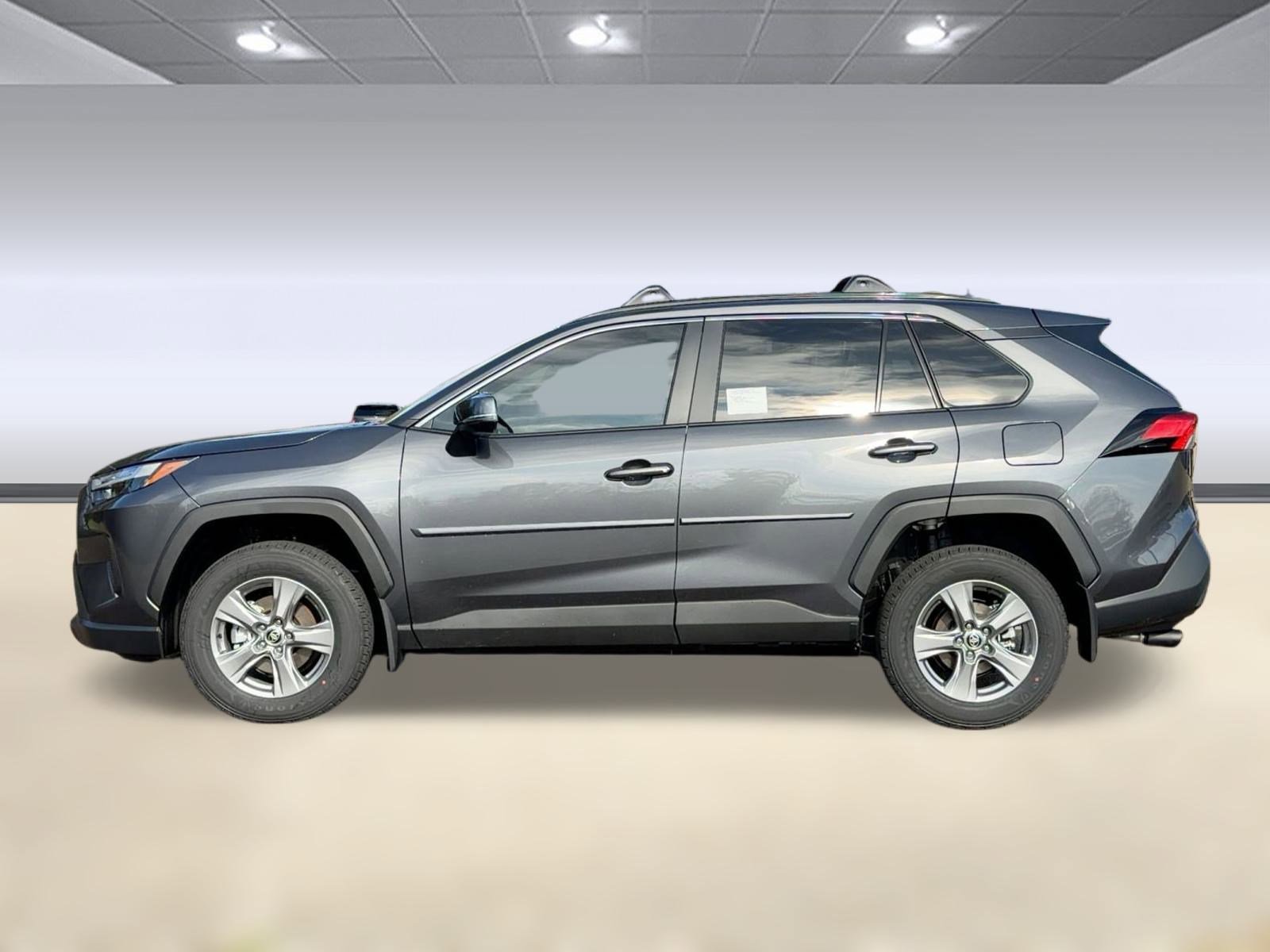 2025 Toyota RAV4 XLE's photo