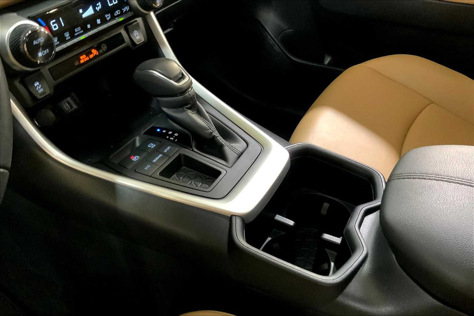 2024 Toyota RAV4 XLE Premium photo 15