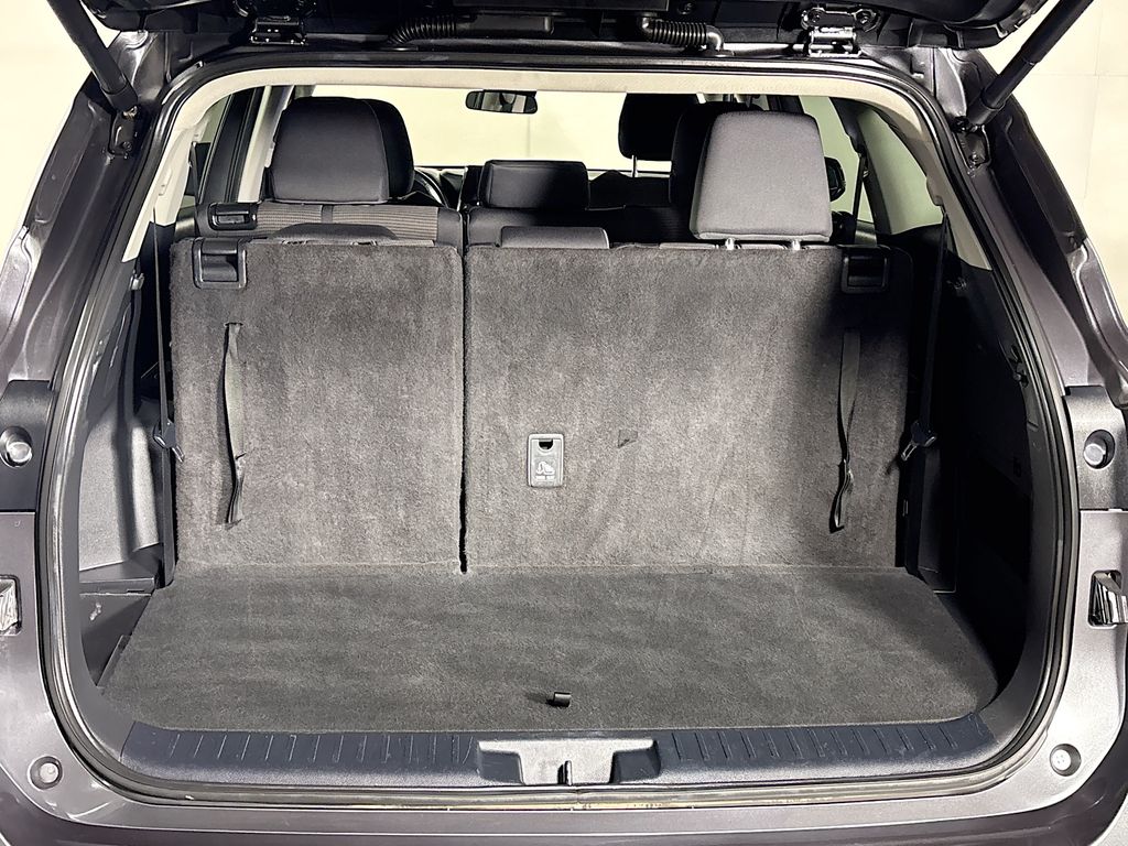 2024 Toyota Highlander LE photo 18