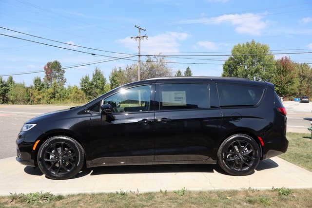 2026 Chrysler Pacifica Limited S Appearance photo 26