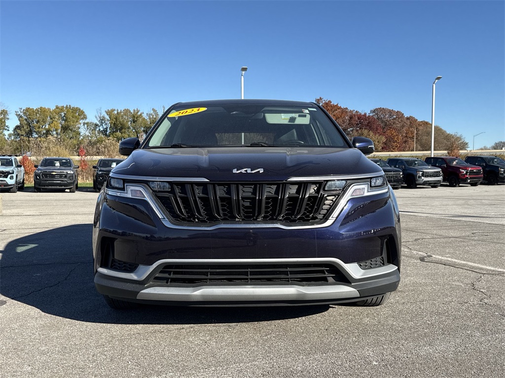 2023 Kia Carnival LX photo 3