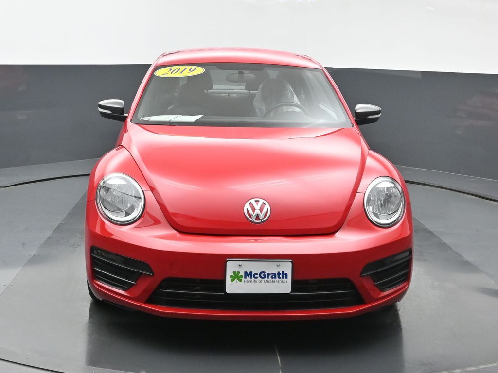 2019 Volkswagen Beetle S photo 2