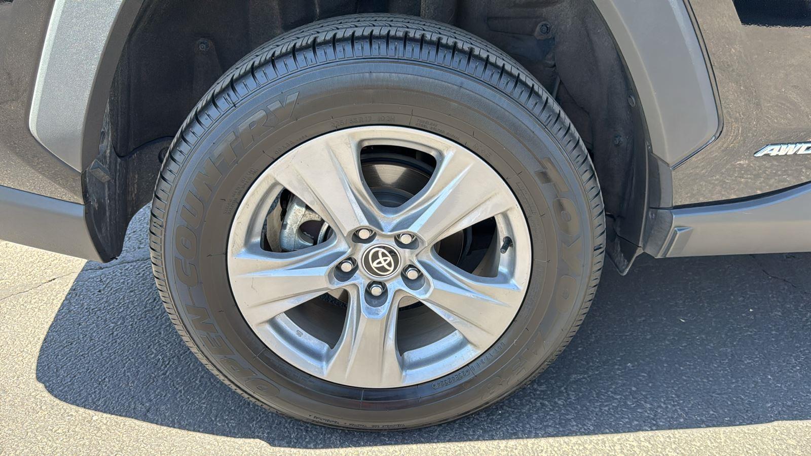 2022 Toyota RAV4 Hybrid XLE photo 7