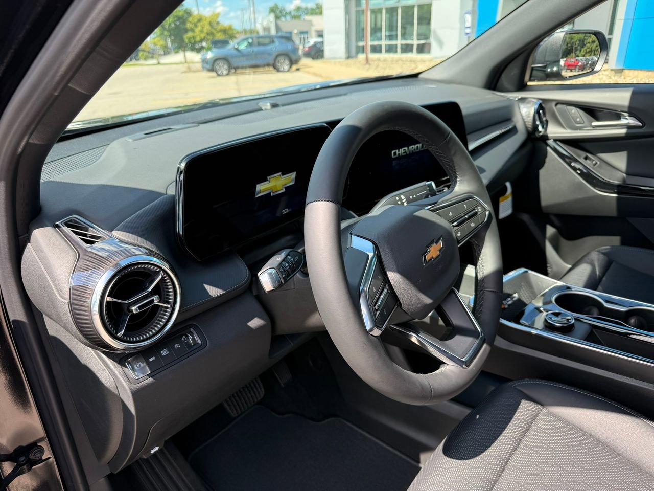 2026 Chevrolet Equinox LT photo 2