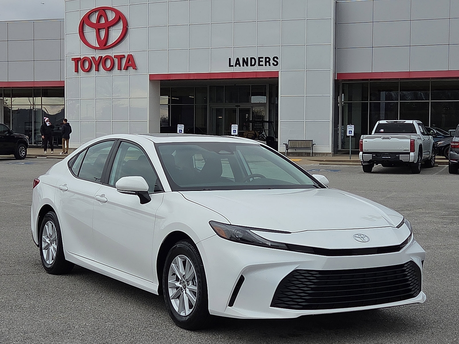2025 Toyota Camry LE's photo