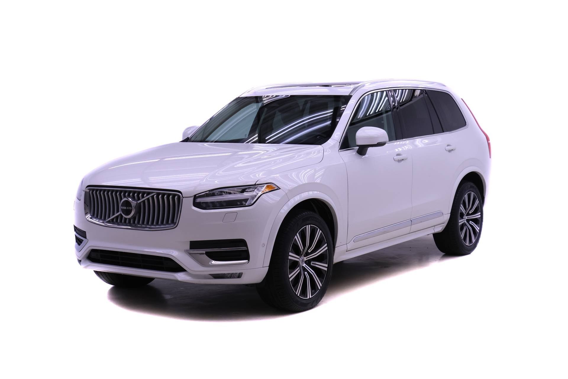 2023 Volvo XC90 Plus's photo