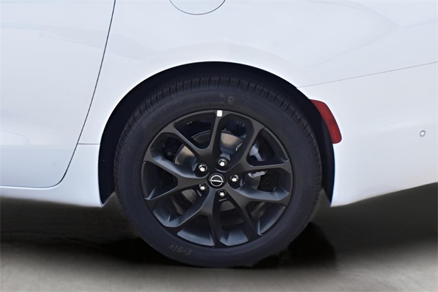 2025 Chrysler Pacifica Limited photo 7