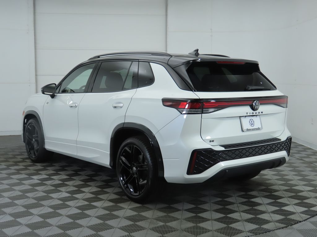 2025 Volkswagen Tiguan SE R-Line Black photo 8