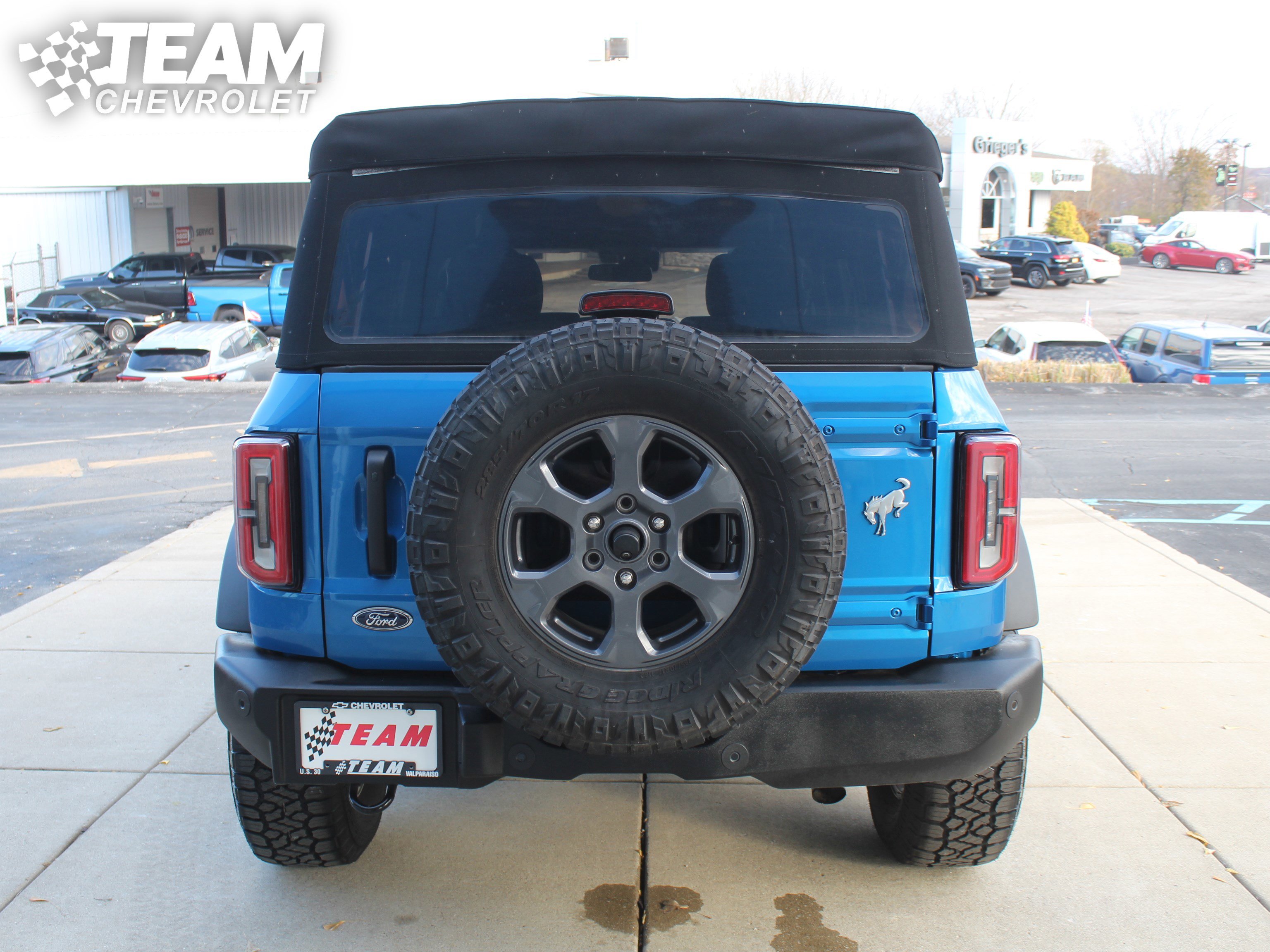 2022 Ford Bronco Base photo 2