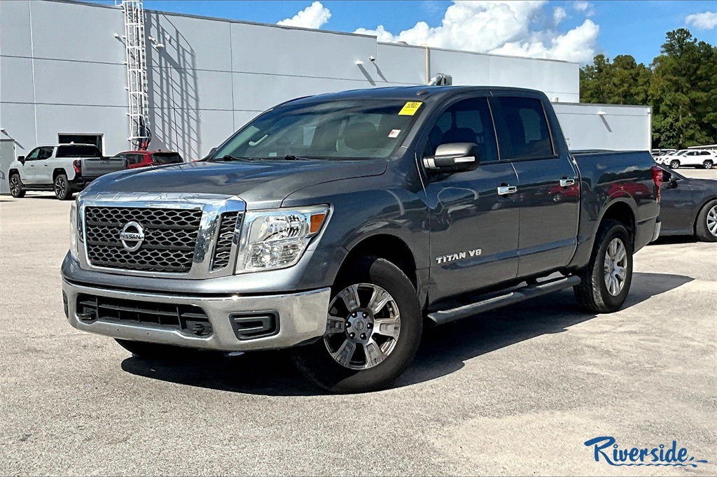 2018 Nissan Titan SV photo 3