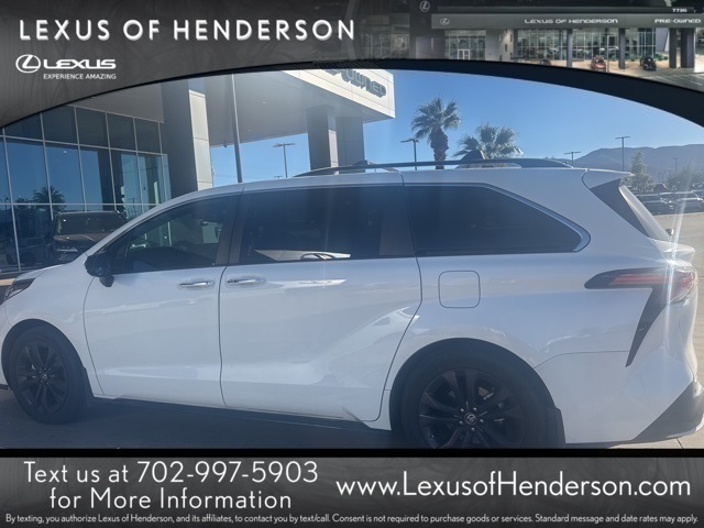 2023 Toyota Sienna XSE's photo