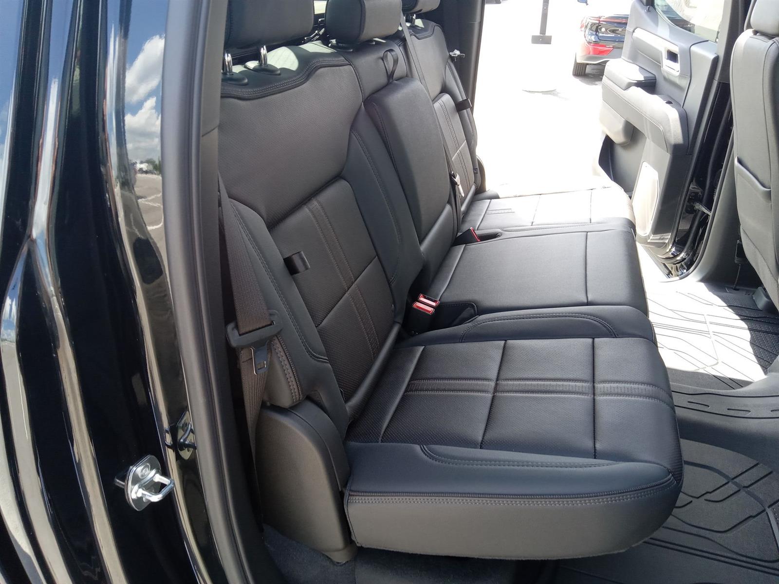2025 Chevrolet Silverado 1500 High Country photo 11