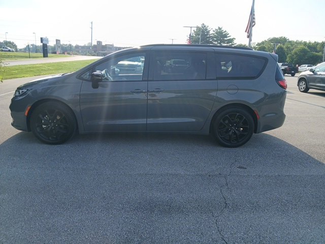 2025 Chrysler Pacifica Limited photo 2