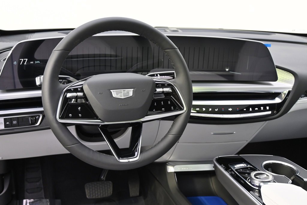 2025 Cadillac Lyriq Luxury photo 11