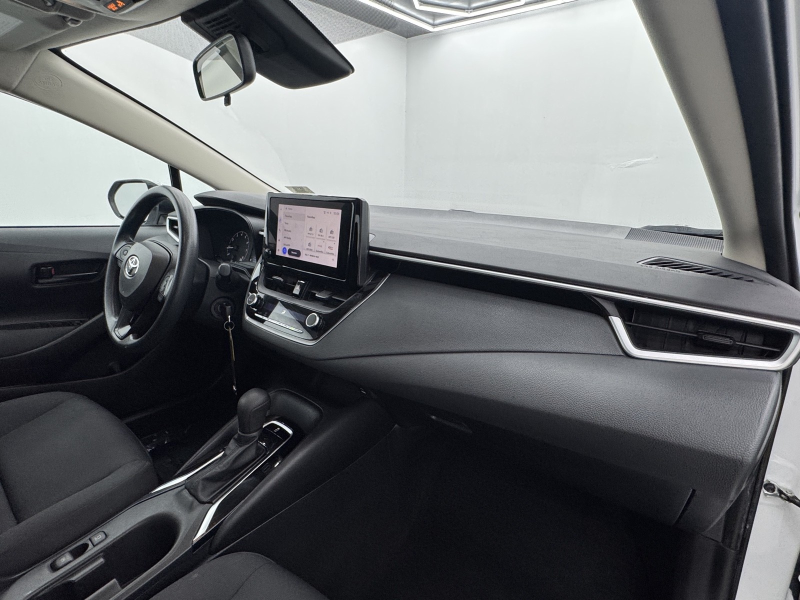 2023 Toyota Corolla LE photo 37