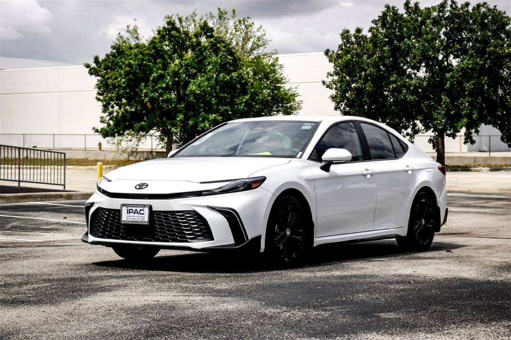 2025 Toyota Camry LE photo 8