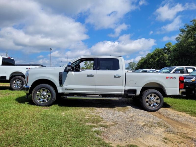 2025 Ford F-250 Lariat photo 3