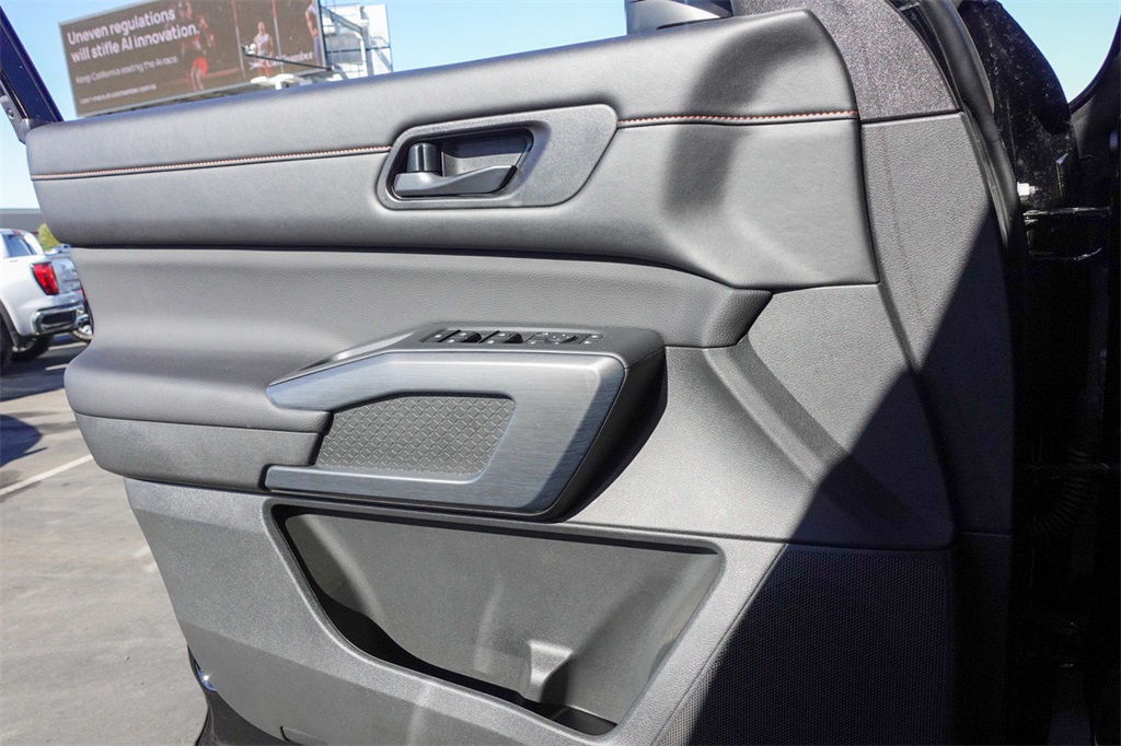 2025 Nissan Pathfinder Rock Creek photo 11