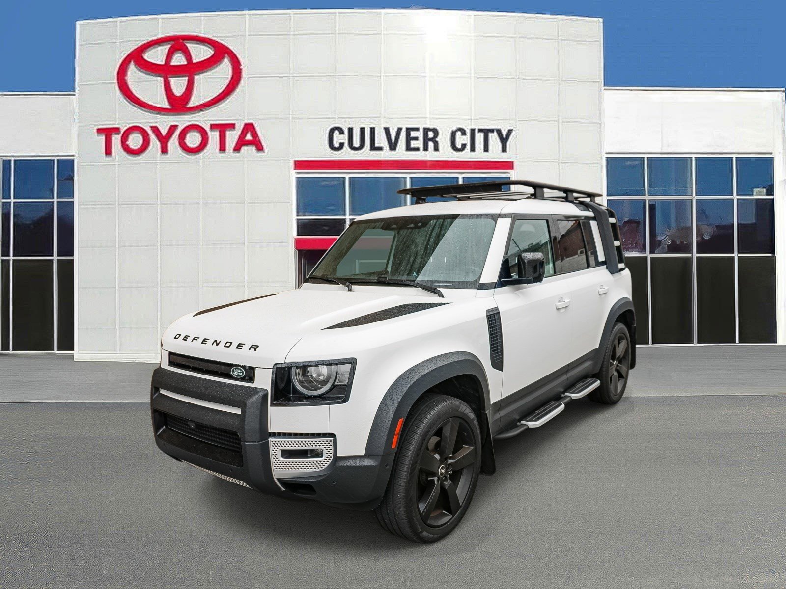 2023 Land Rover Defender S's photo