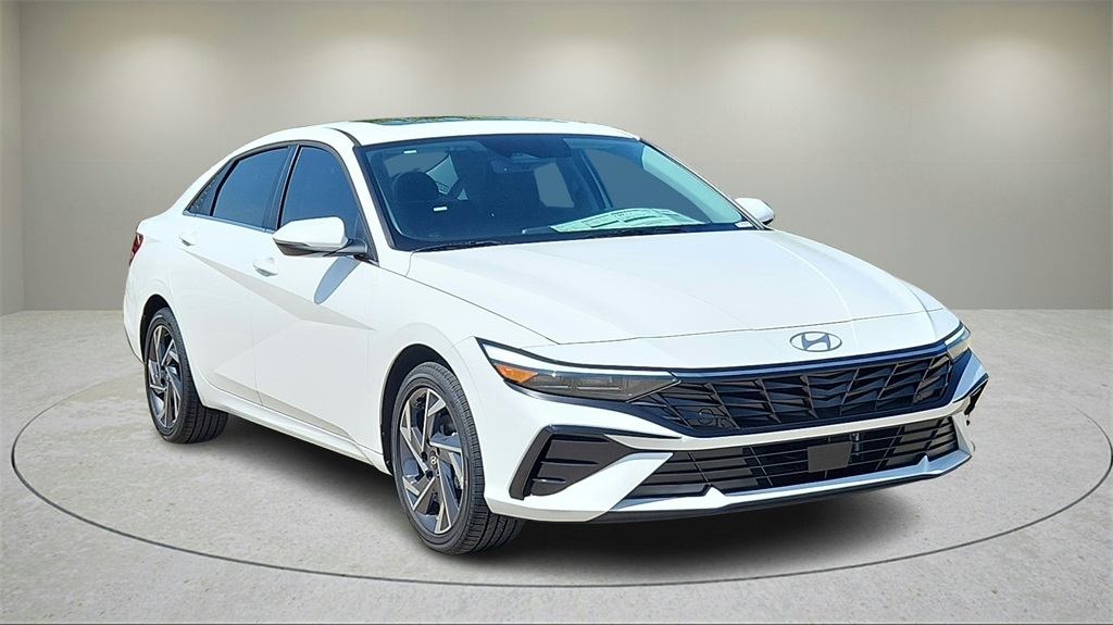 2025 Hyundai Elantra Limited's photo