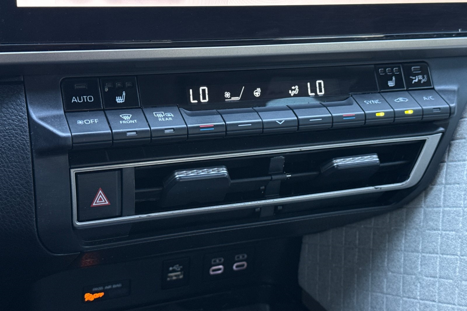 2025 Toyota Camry XLE photo 17