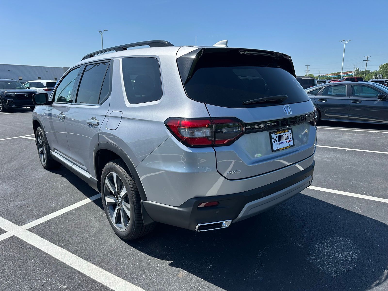 2025 Honda Pilot Touring photo 2