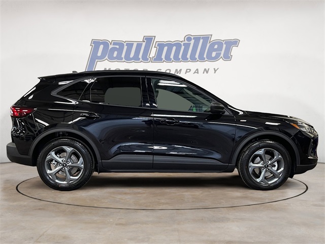 2025 Ford Escape ST-Line photo 5