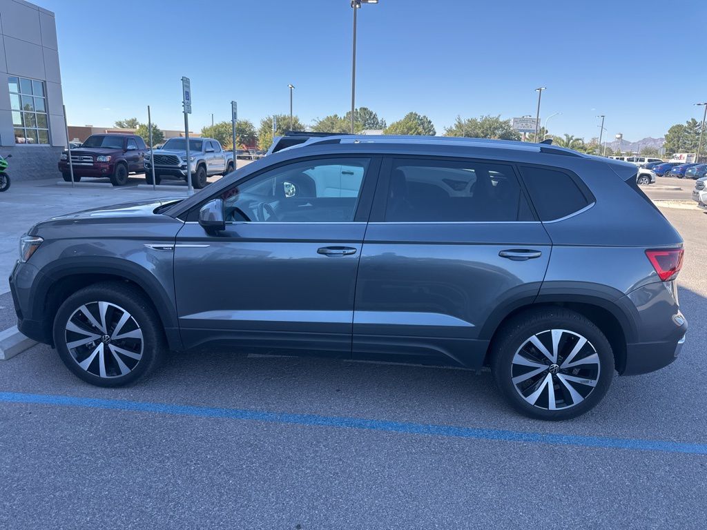 2024 Volkswagen Taos SE photo 4
