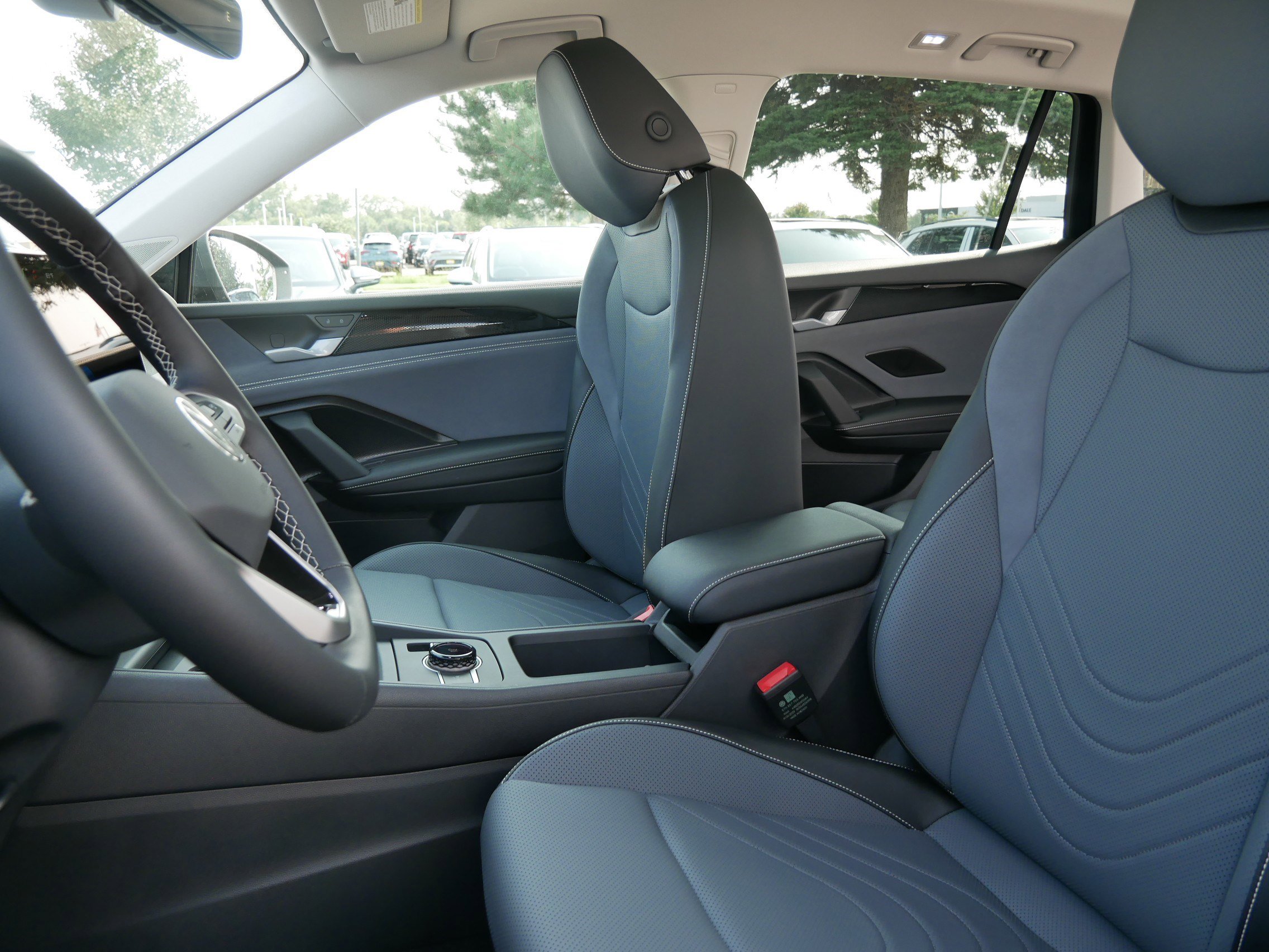2025 Volkswagen Tiguan SE photo 3