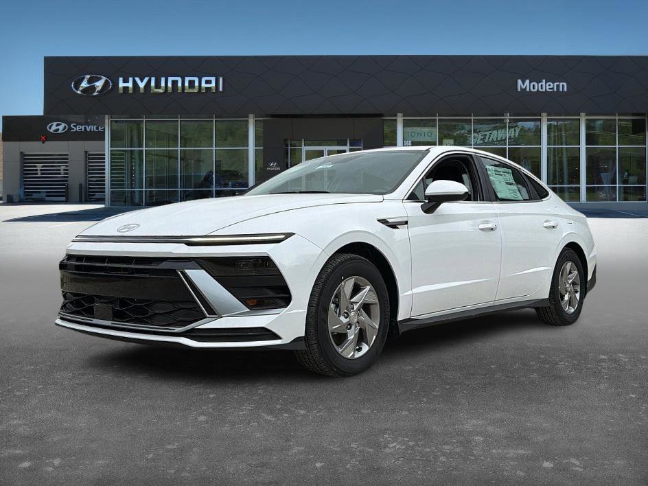 2026 Hyundai Sonata SE's photo
