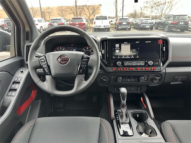2025 Nissan Frontier Crew Cab PRO-4X photo 2