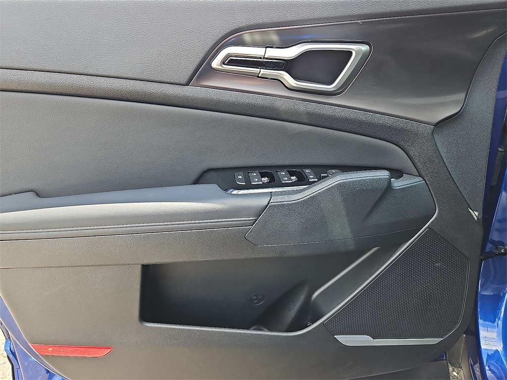 2025 Kia Sportage EX photo 13