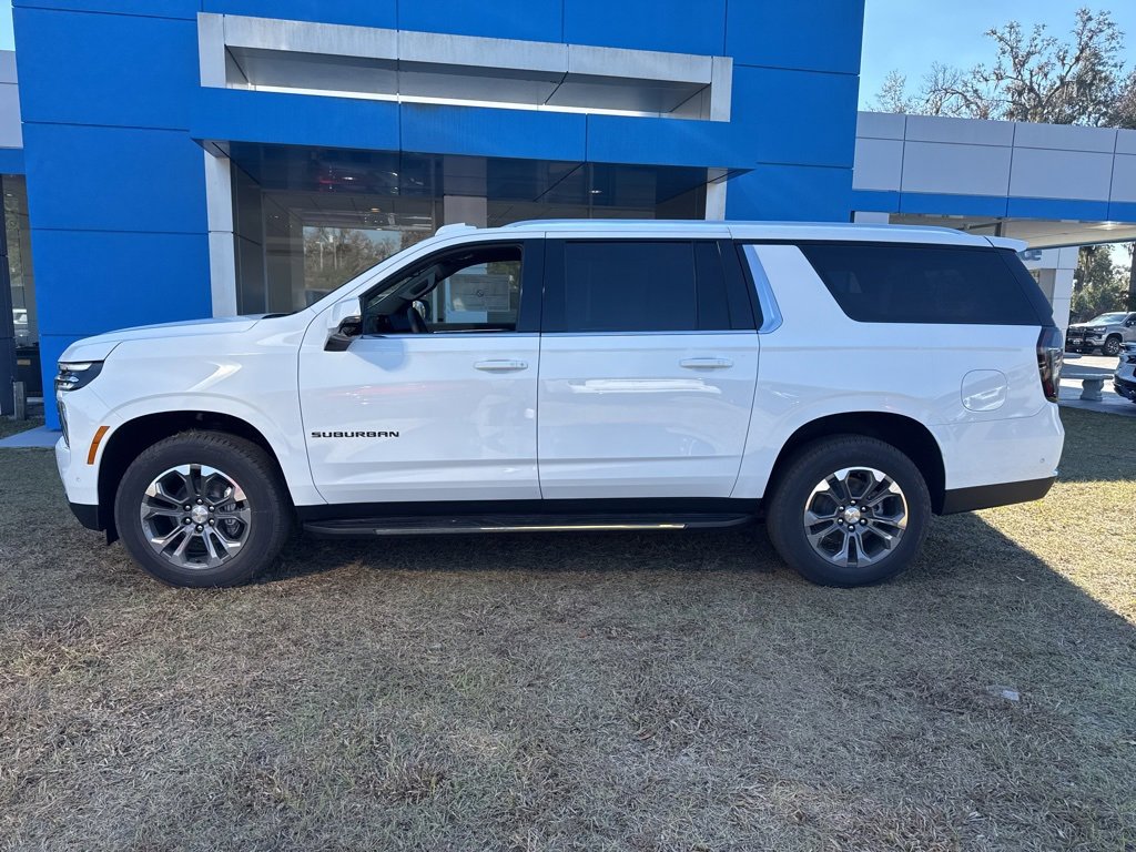 2026 Chevrolet Suburban LT photo 4