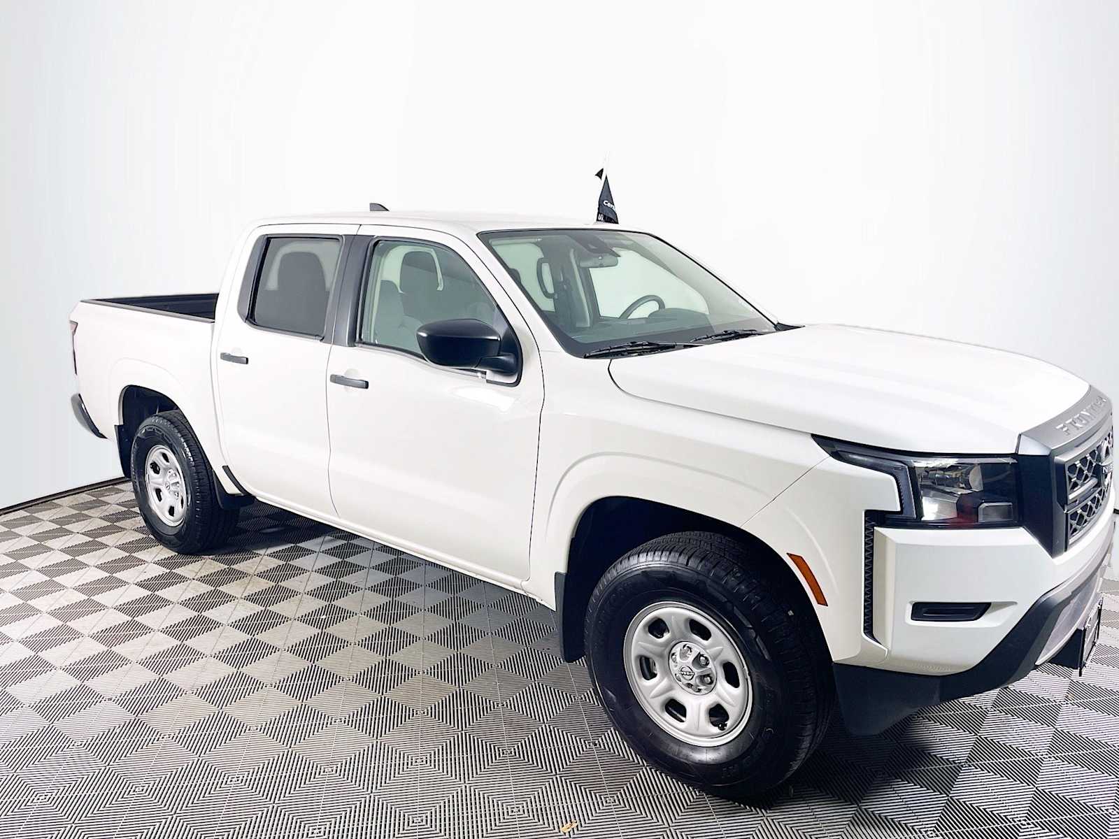 2024 Nissan Frontier S photo 3
