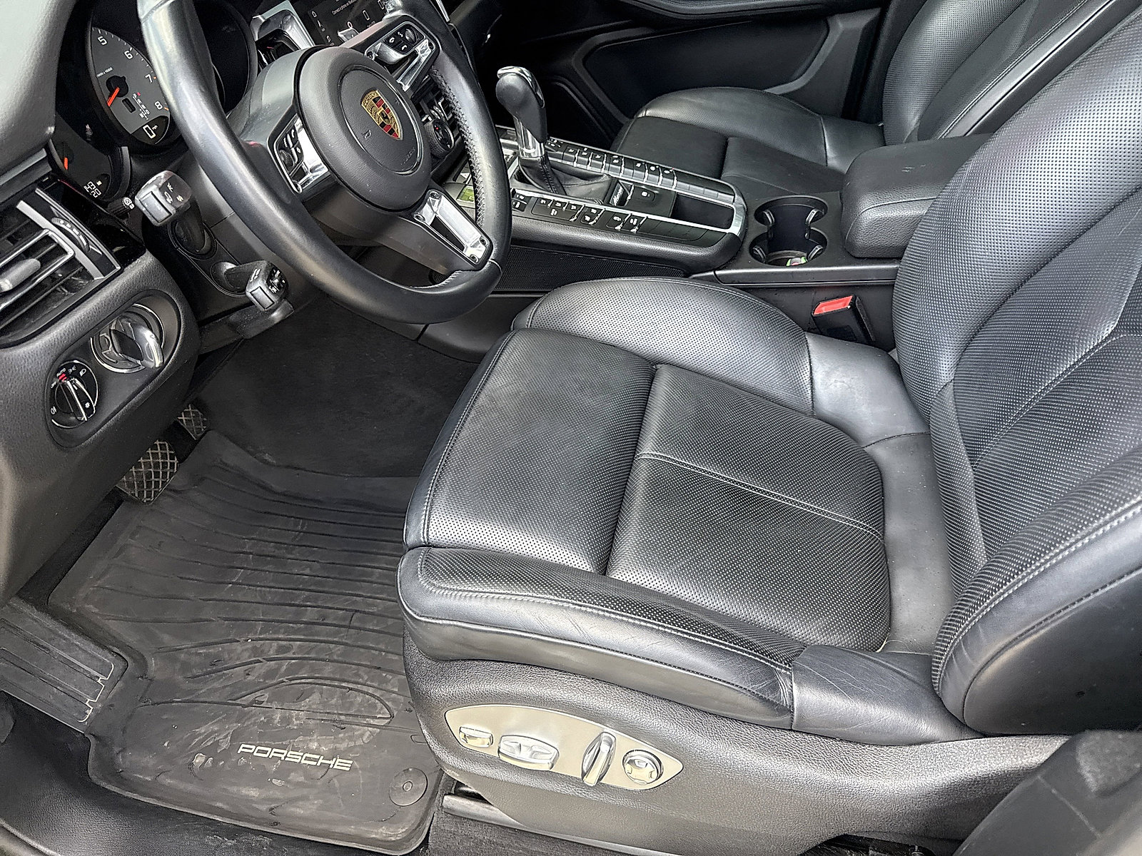 2021 Porsche Macan S photo 14
